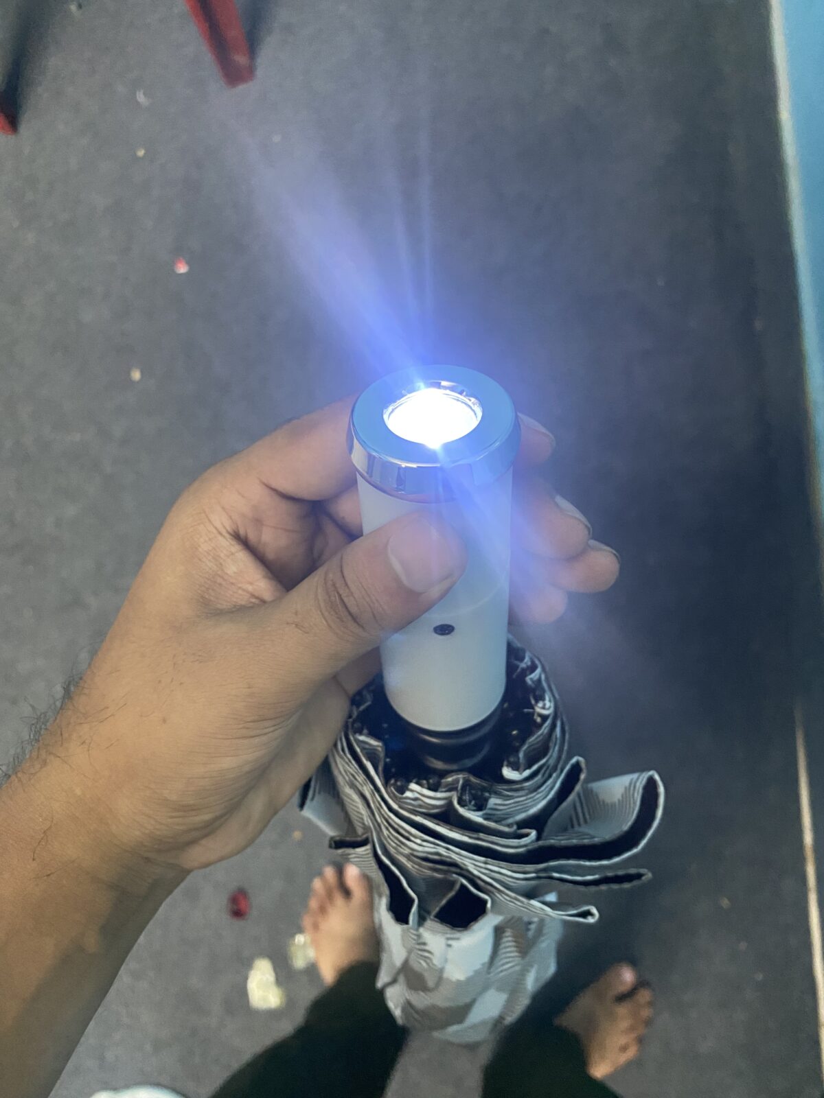 LED টর্চলাইট ফোল্ডেবল প্রিমিয়াম ছাতা - Image 4